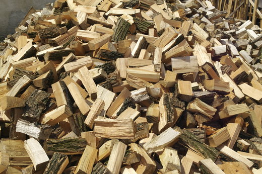 sypané palivové dřevo